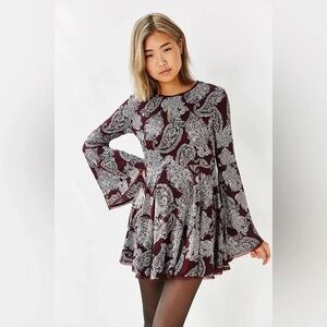 Urban Outfitters Ecote Bell Sleeve Paisley Dress Wine Bordeaux 6